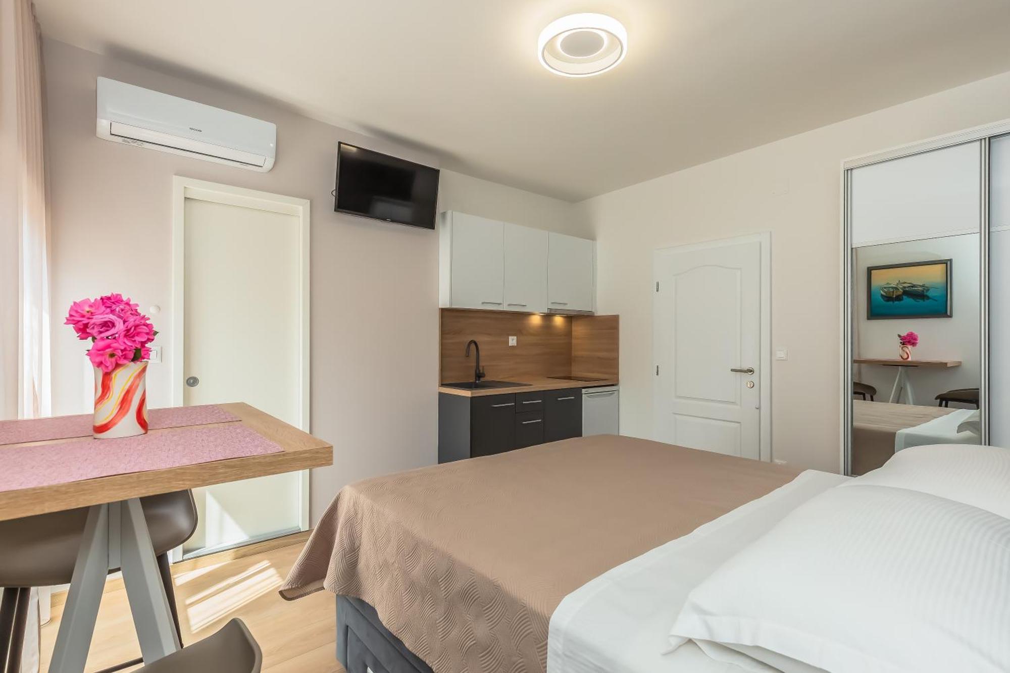 Apartments Riva Tučepi Pokoj fotografie